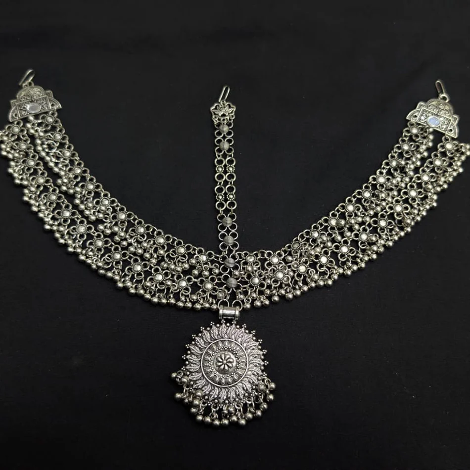 Akruti Oxidised Damini Maangtikka